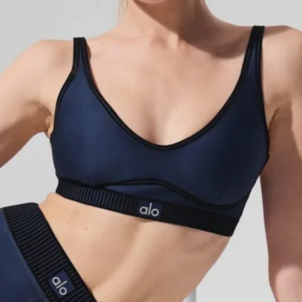 ALO Yoga Black Sports Bra - Picture 2 of 4